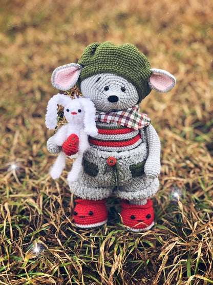 Mouse Crochet Pattern + Free Outfit