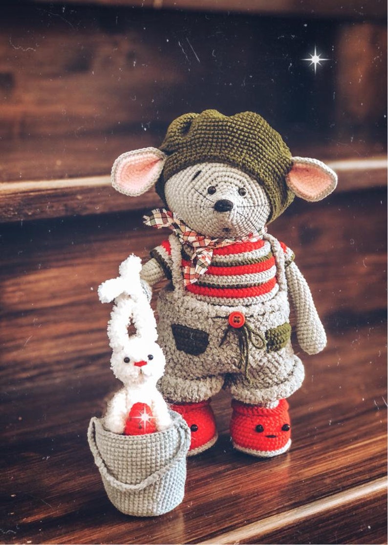 Mouse Crochet Pattern + Free Outfit