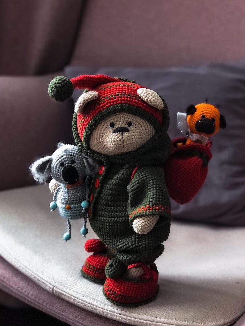 Christmas Bear Crochet Pattern + 4 Free Outfits