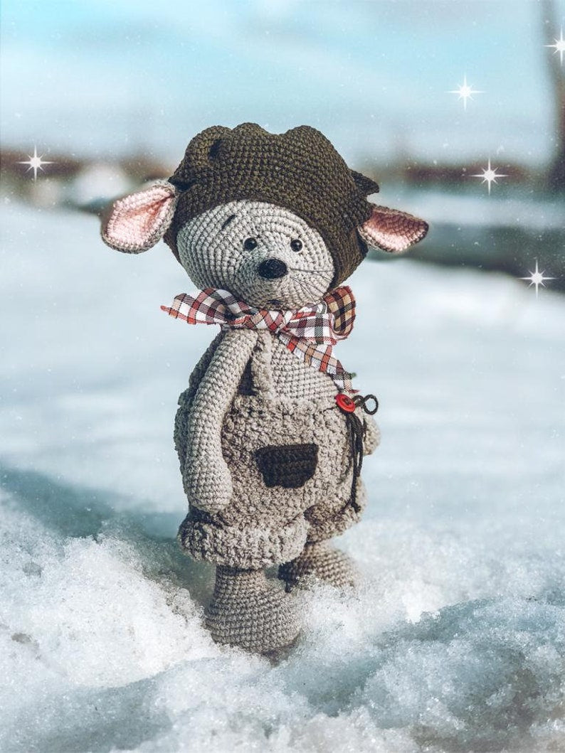 Mouse Crochet Pattern + Free Outfit