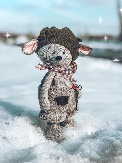 Mouse Crochet Pattern + Free Outfit