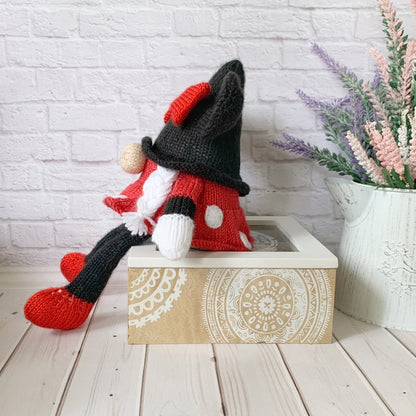 Mickey and Minnie Mouse Gnome’s Knitting Pattern